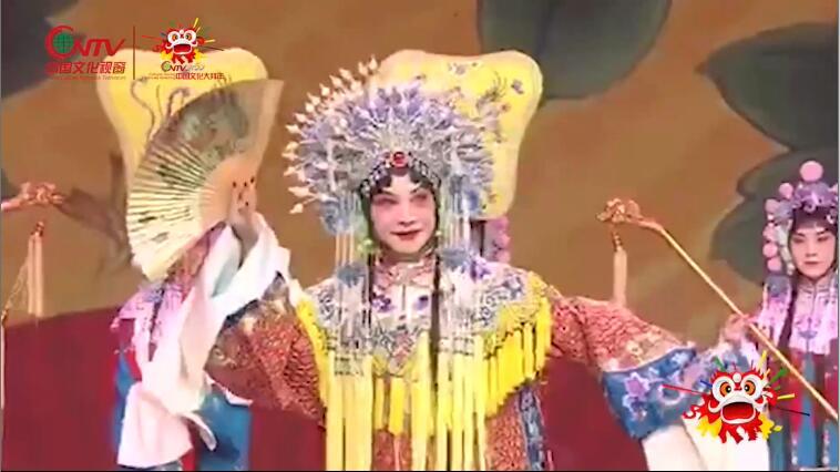 ＂Drunken imperial concubine＂ by Hu Wenge, a descendant of Mei school, a famous Peking opera performing artist
